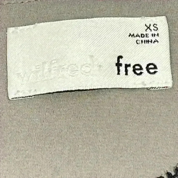 Wilfred Free Agyness Cropped Camisole Lace  Trim V-neck size XS - Picture 4 of 6